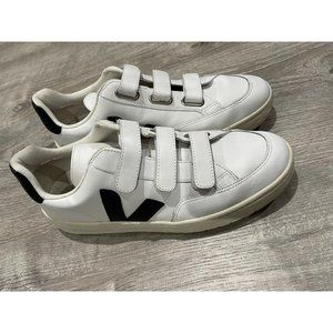 VEJA V-lock Mens White Black Fashion Sneakers